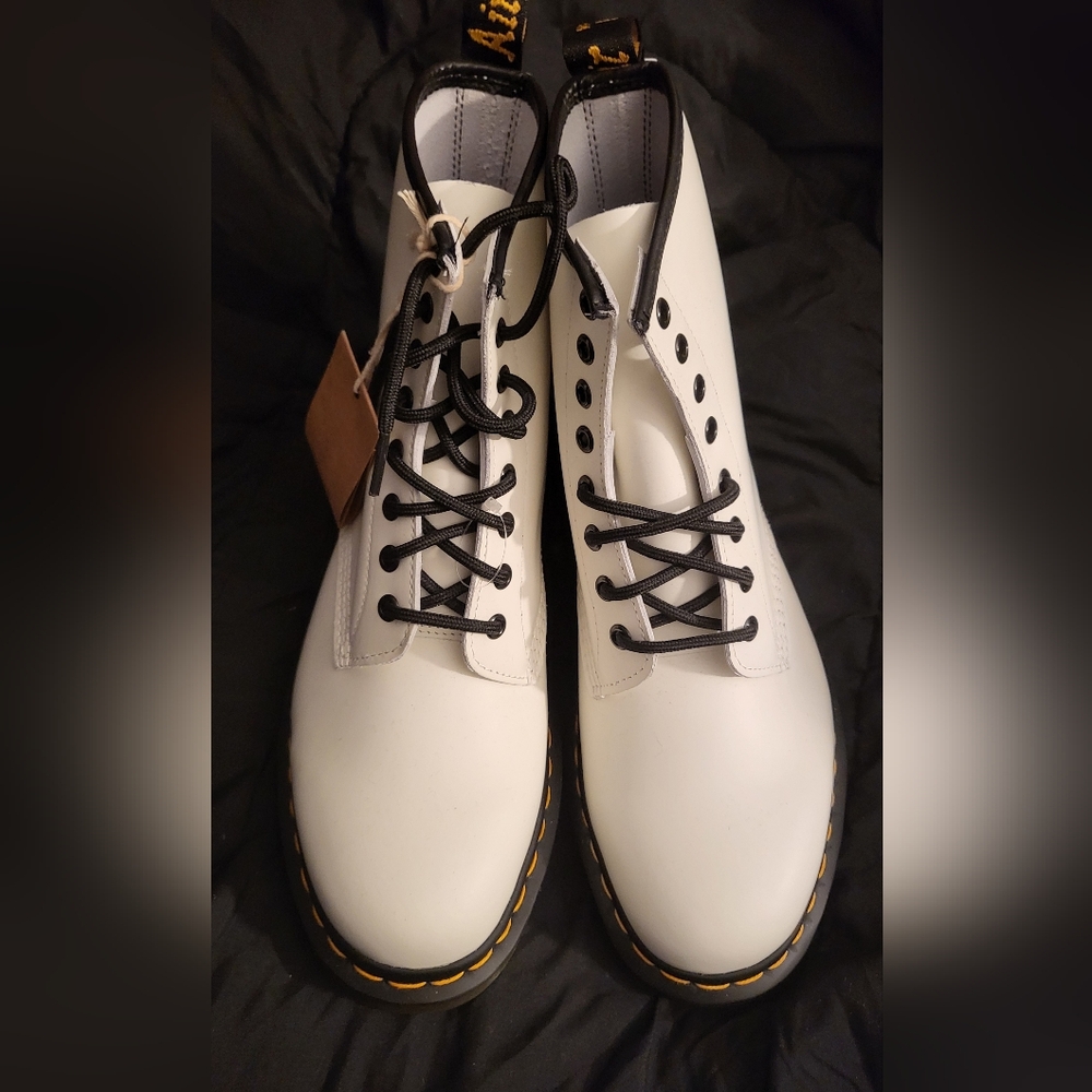 Dr. Martens Airwear White 8 Eight Eyelet Punk Goth Hipster Festival Boots NWT